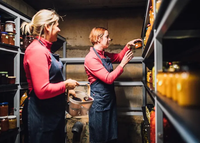 Klaara-manni Center *