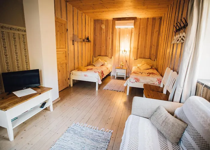 Klaara-manni Center *